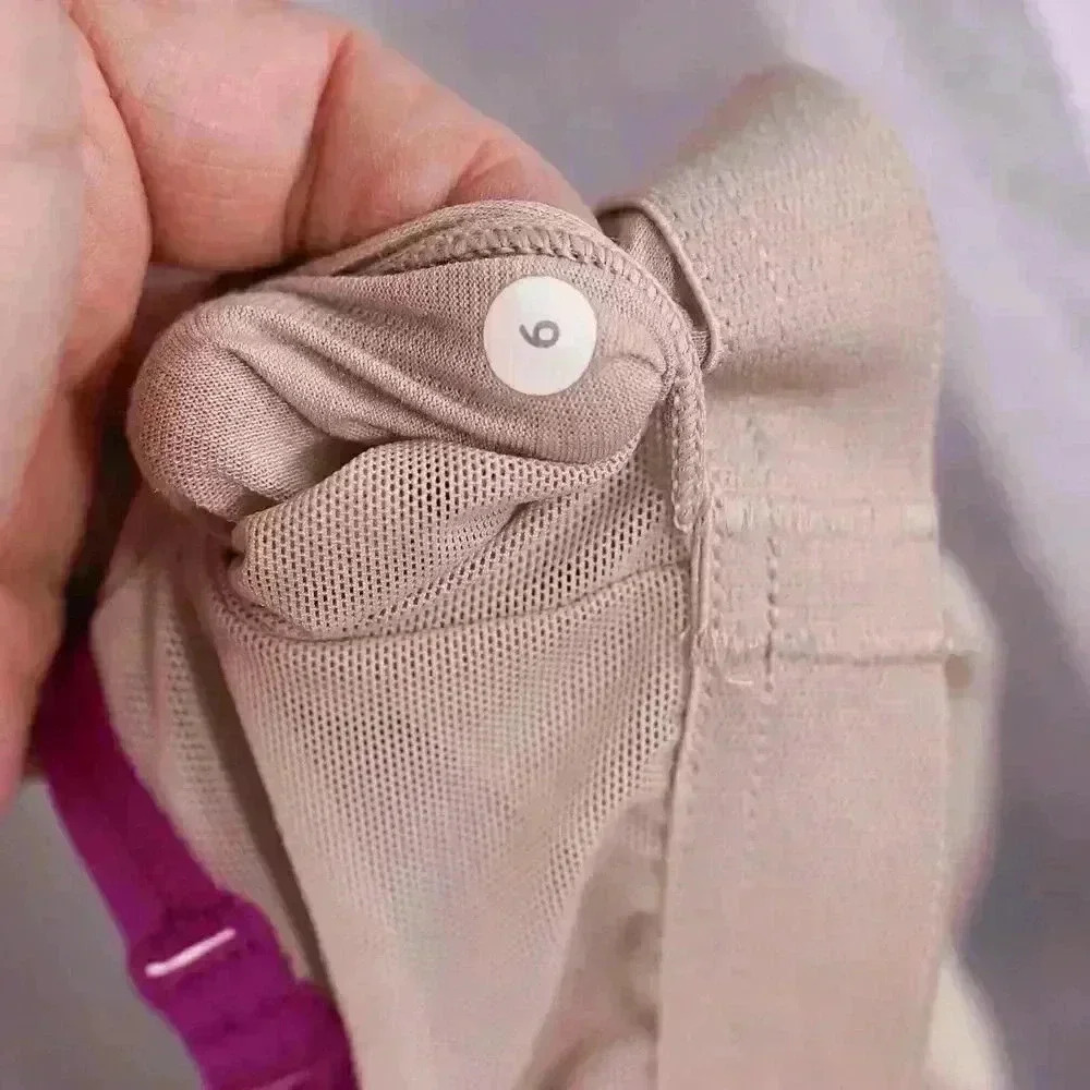 Lululemon Shirt Womens 6 Pink Workout Razorback Lined Bra Sleeveless GYM TANK - Picture 6 of 6